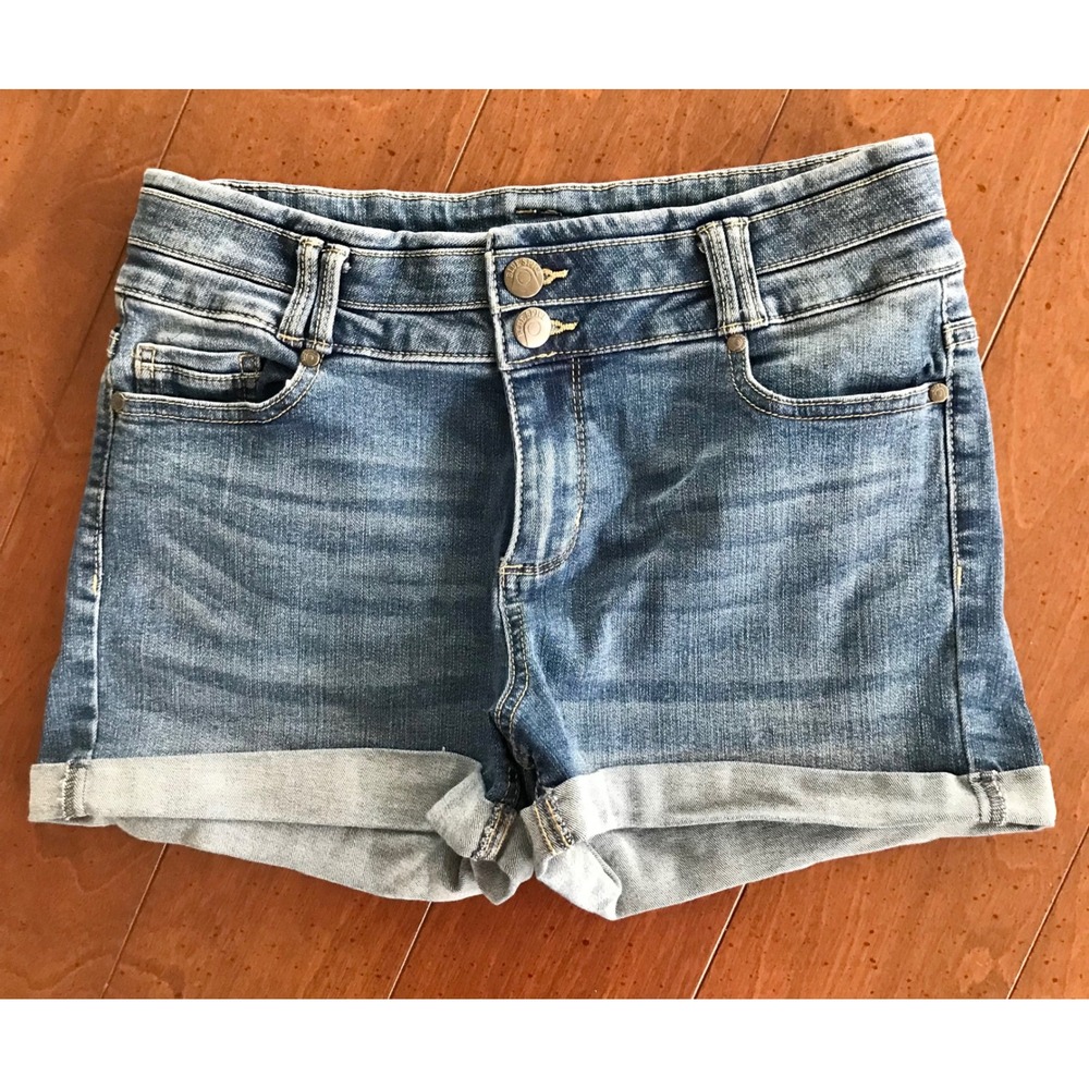 Blue Spice Womens Medium Wash Cuffed Denim Shorts Double Button Size 5